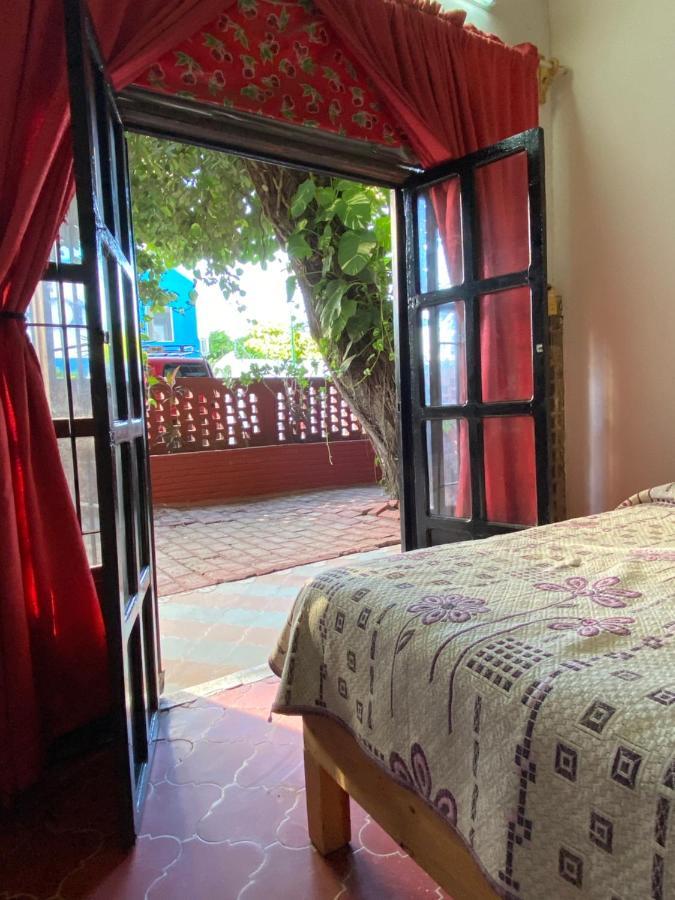 Delias Trailer Park Hotell Rincon de Guayabitos Exteriör bild