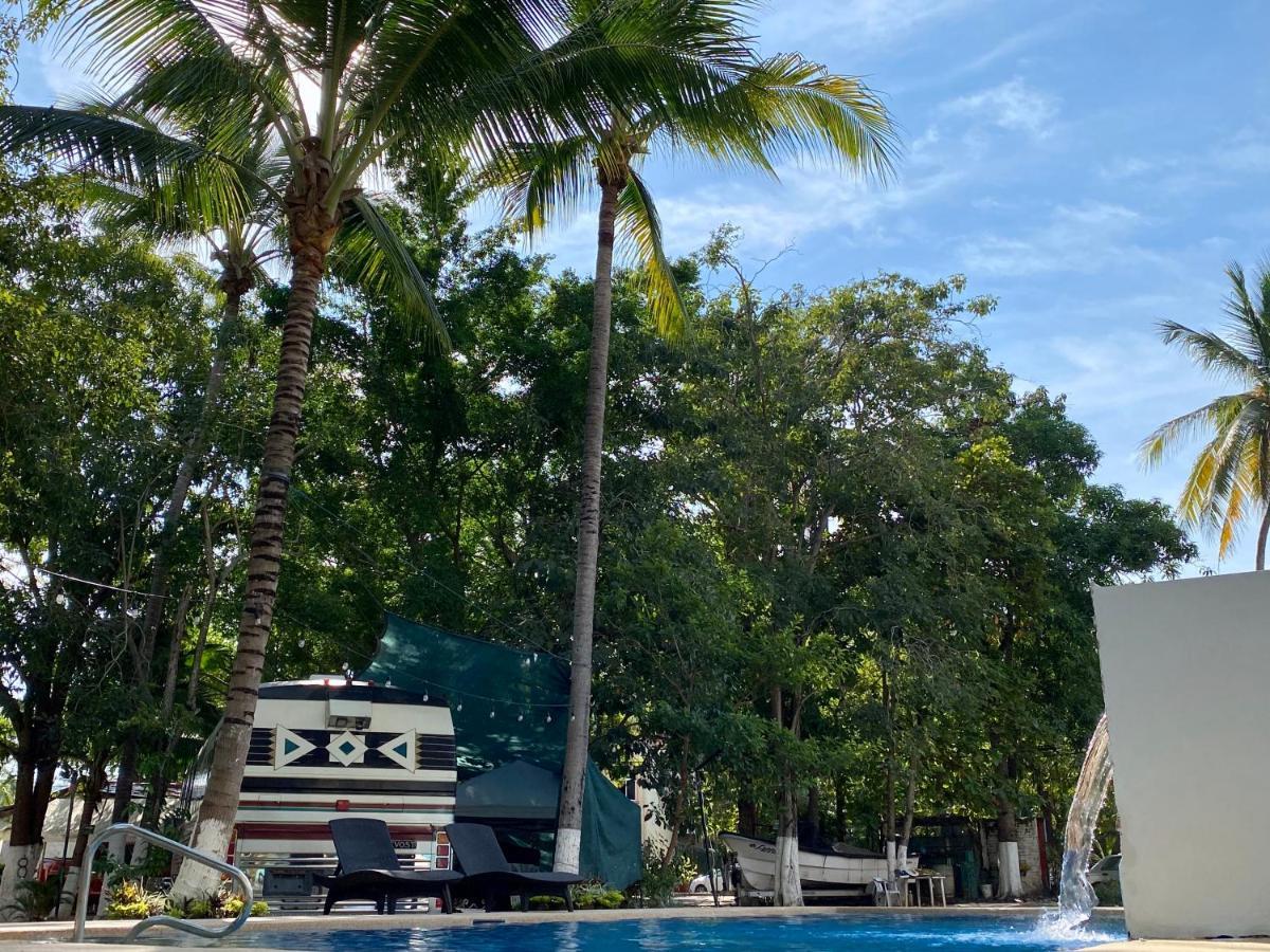 Delias Trailer Park Hotell Rincon de Guayabitos Exteriör bild